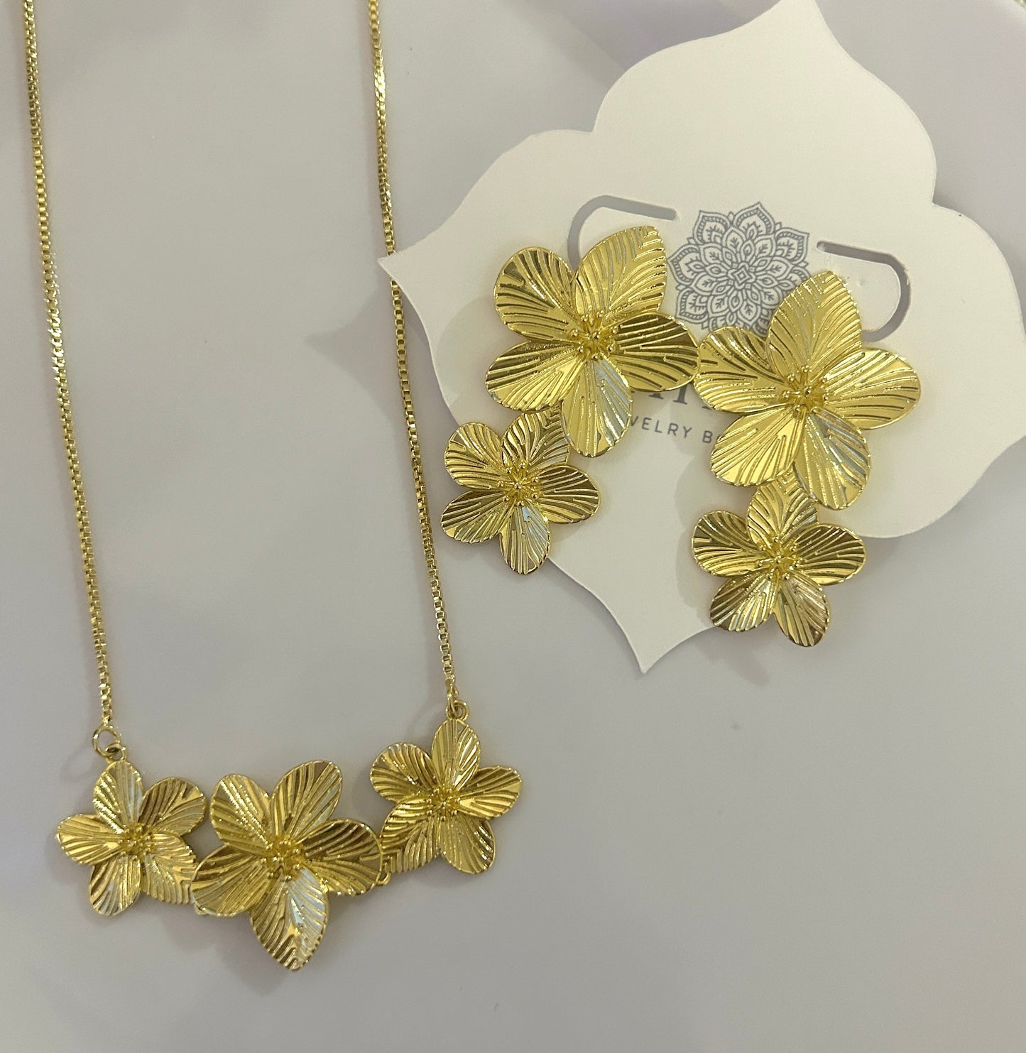 Gold Flower Necklace Set