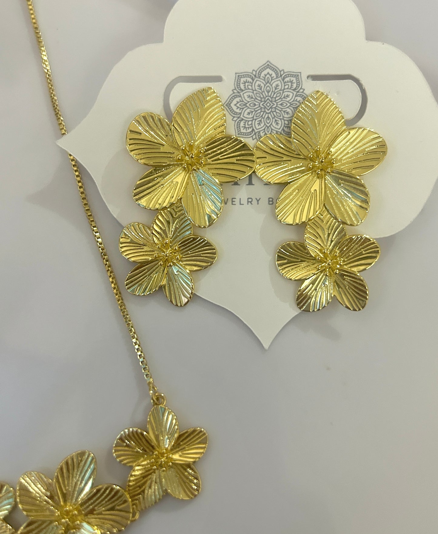 Gold Flower Necklace Set