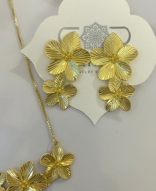 Gold Flower Necklace Set